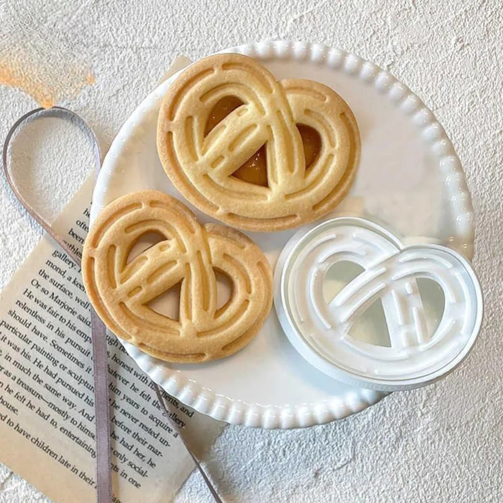 قالب بسكويت على شكل ساندويتش م - مراجعة Baking Kitchen Diy وسعره